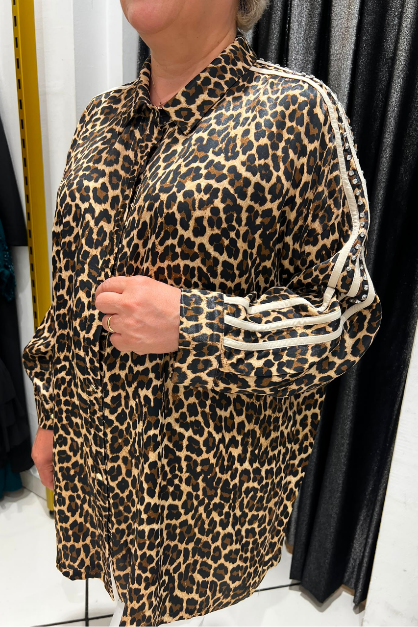 Selma Büyük Beden Saten Leopar Desen Gömlek