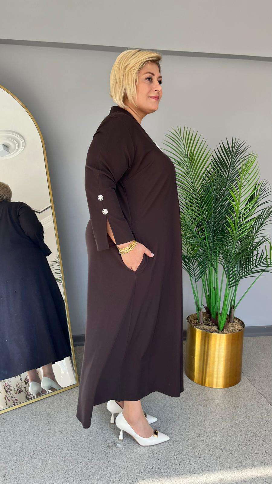 Selma Büyük Beden Şık ve Rahat Broş Detaylı Elbise