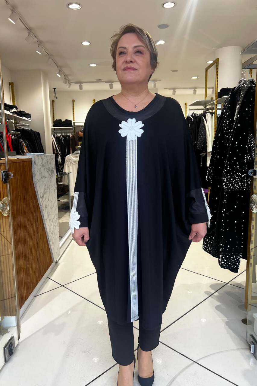 Selma Büyük Beden Siyah Çiçek Aplikeli Elbise