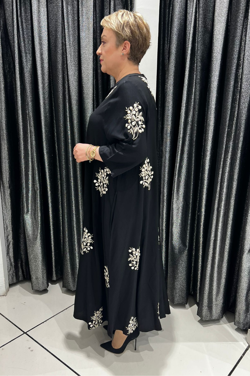 Selma Büyük Beden Siyah Çiçek İşlemeli Elbise