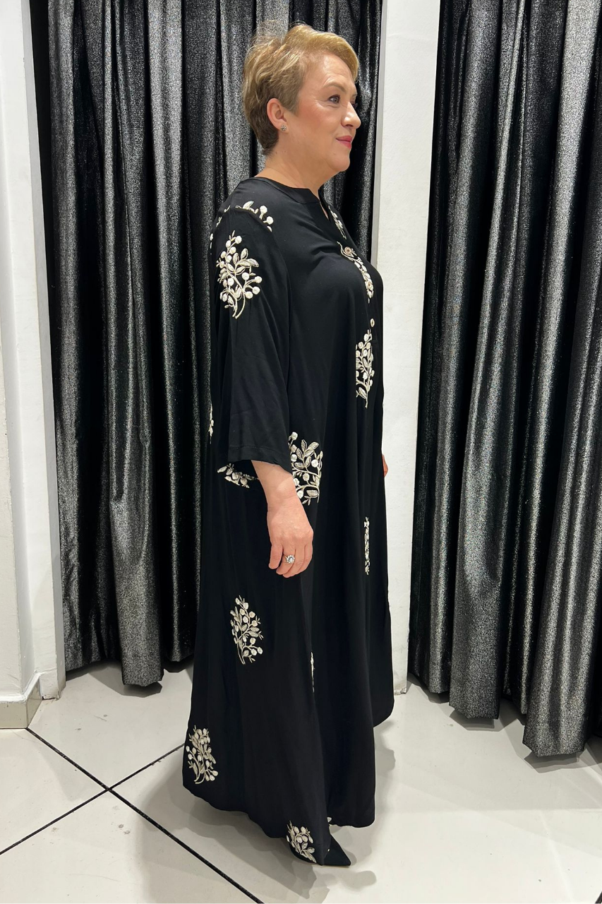 Selma Büyük Beden Siyah Çiçek İşlemeli Elbise