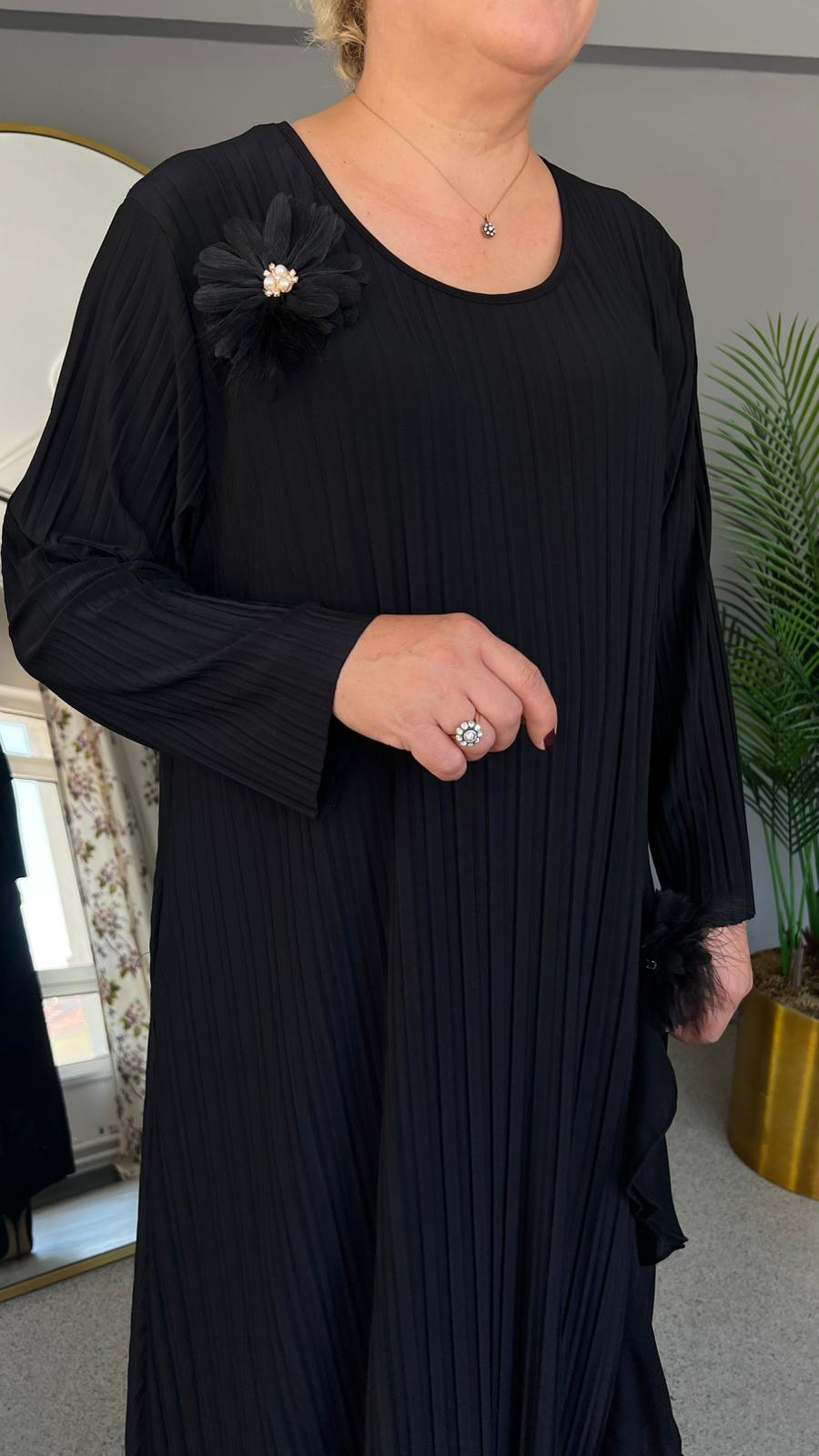 Selma Büyük Beden Siyah Çiçek İşlemeli Elbise