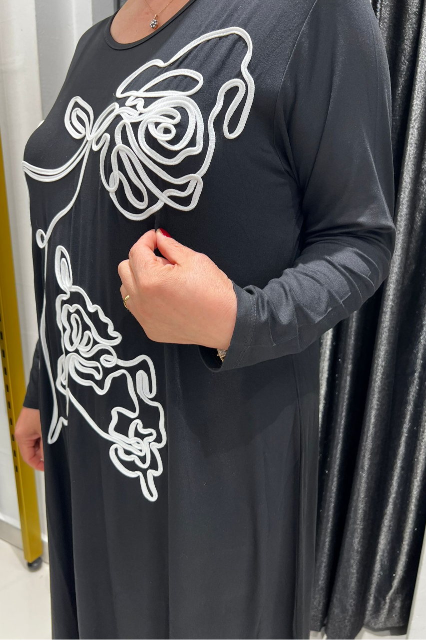 Selma Büyük Beden Siyah Çizgisel Gül Desenli Elbise