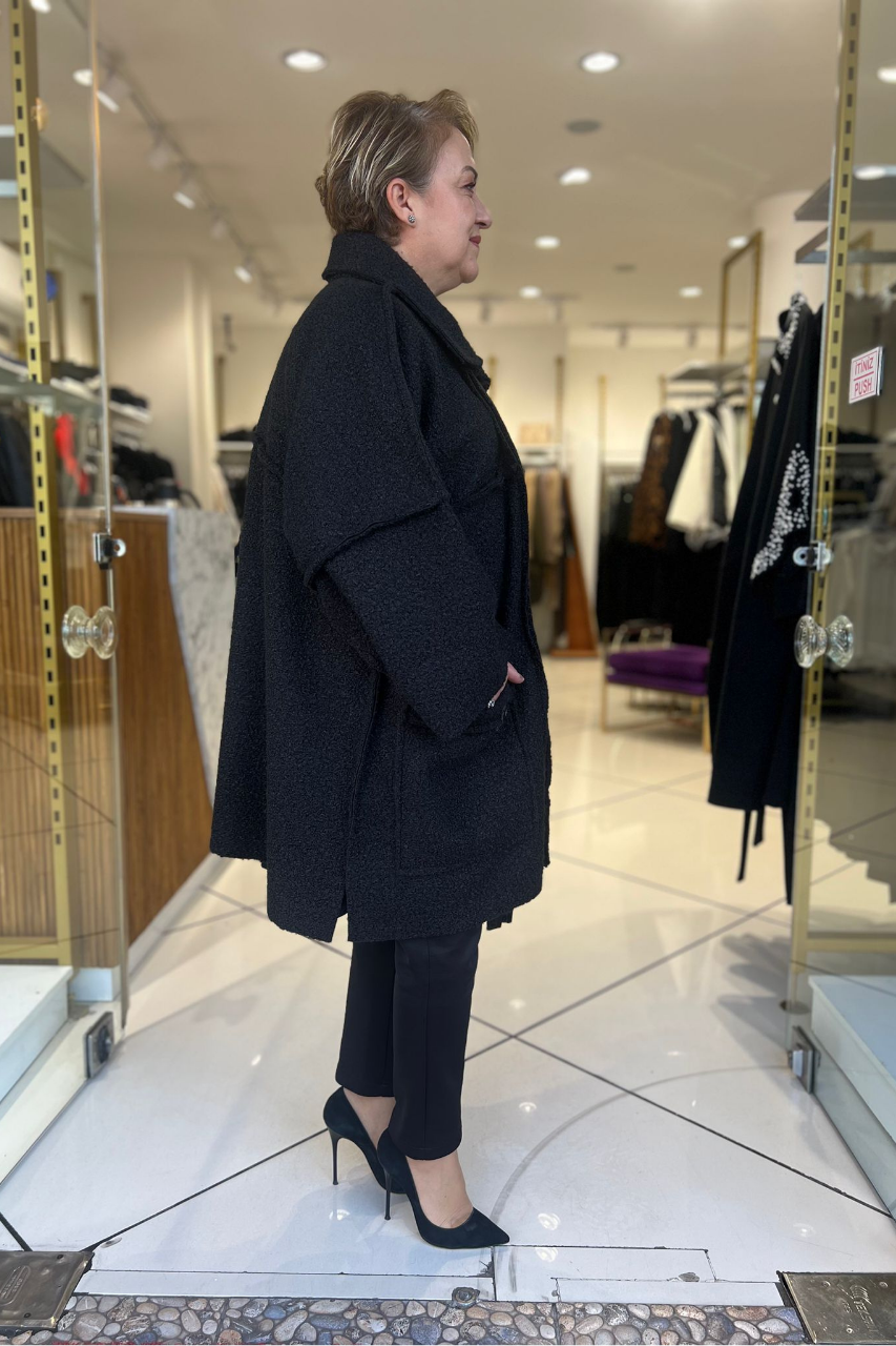 Selma Büyük Beden Siyah Fermuarlı Buklet Kaban