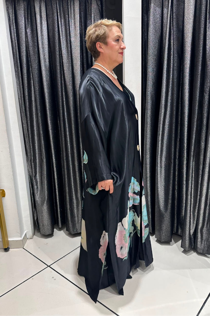 Selma Büyük Beden Siyah Saten Çiçek Desenli Kimono