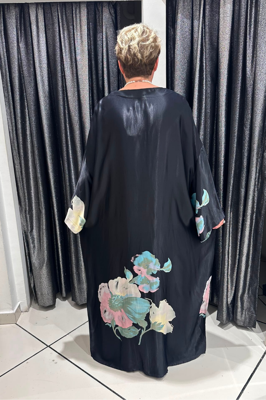Selma Büyük Beden Siyah Saten Çiçek Desenli Kimono