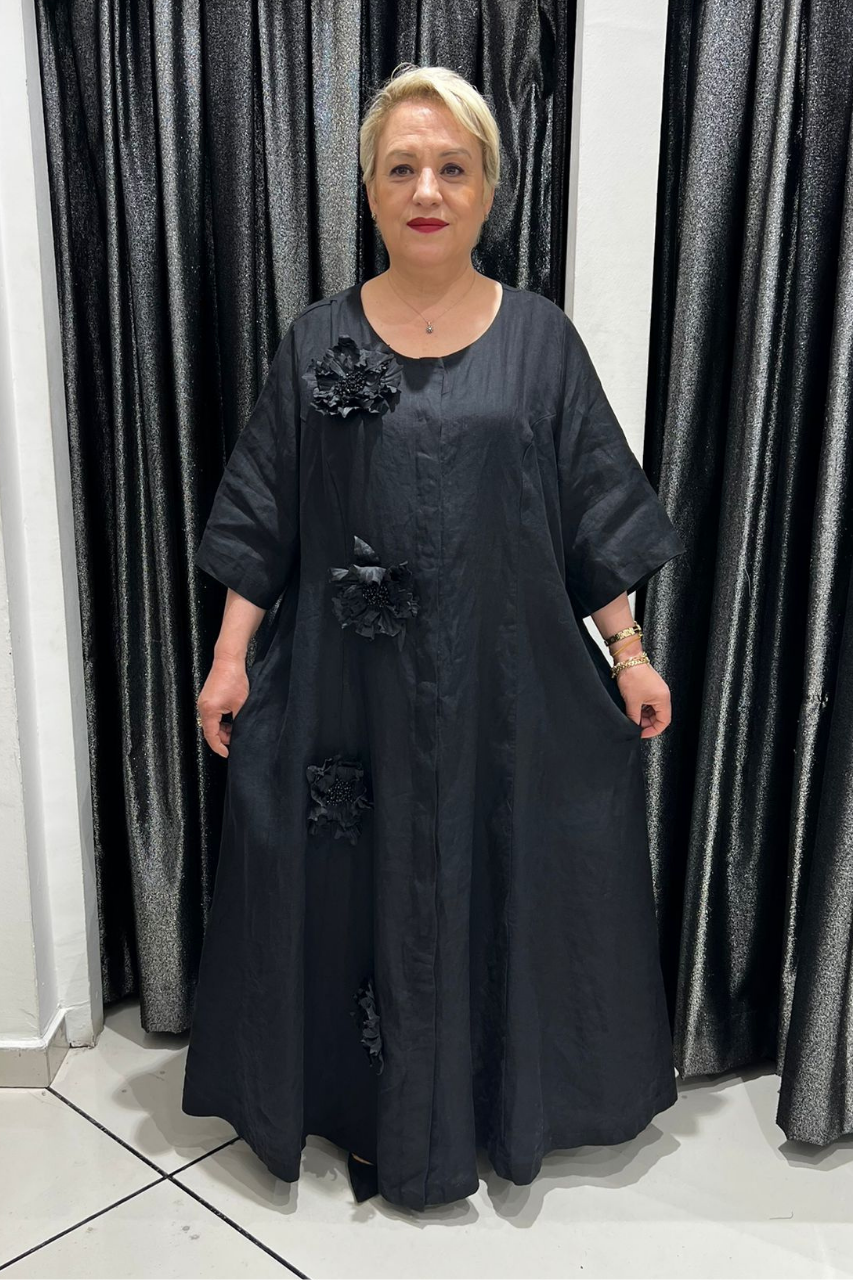 Selma Büyük Beden Yuvarlak Yaka Çiçek Süslemeli Elbise