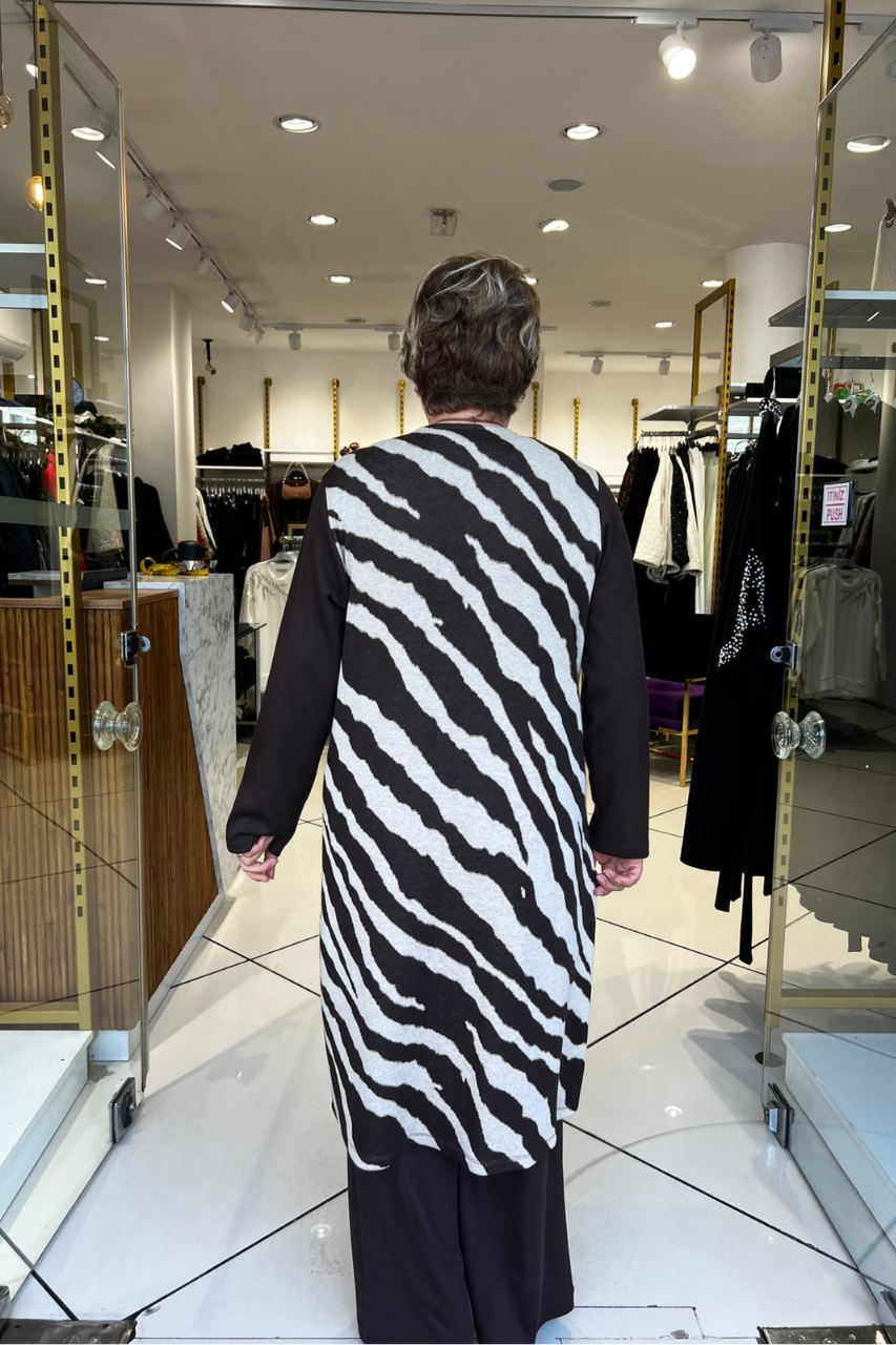 Selma Büyük Beden Zebra Desenli İçli Dışlı Takım