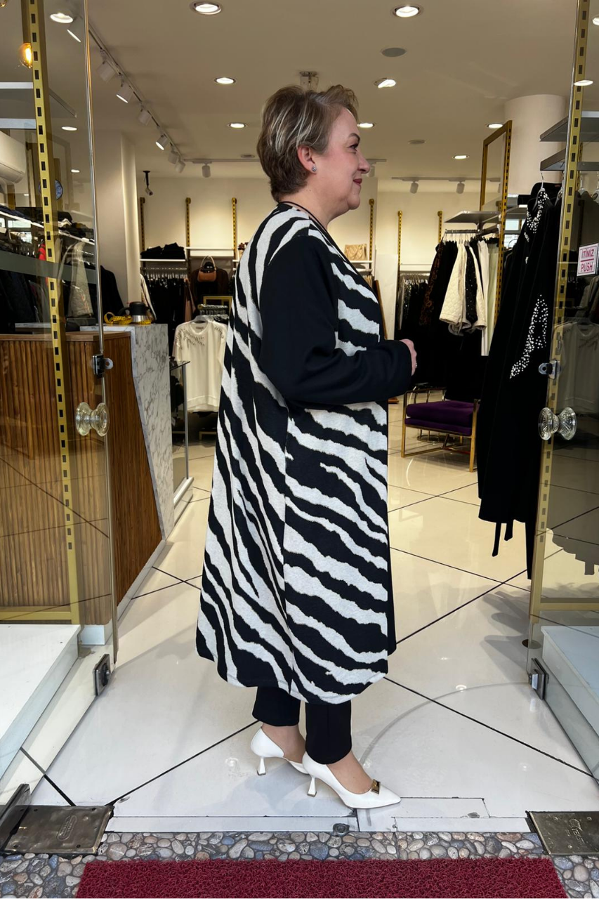 Selma Büyük Beden Zebra Desenli İçli Dışlı Takım
