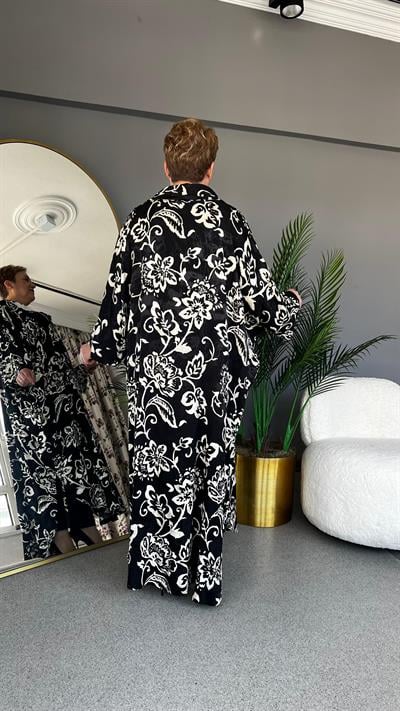 Selma Büyük Beden Broş Detaylı Ve Çiçek Desenli Elbise