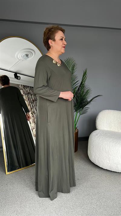 Selma Büyük Beden Broşlu Elbise