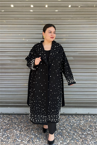 Selma Büyük Beden Çakma İnci Detaylı Siyah Kaban
