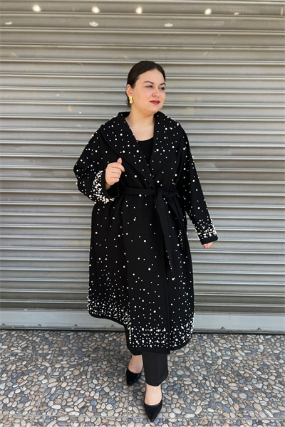 Selma Büyük Beden Çakma İnci Detaylı Siyah Kaban