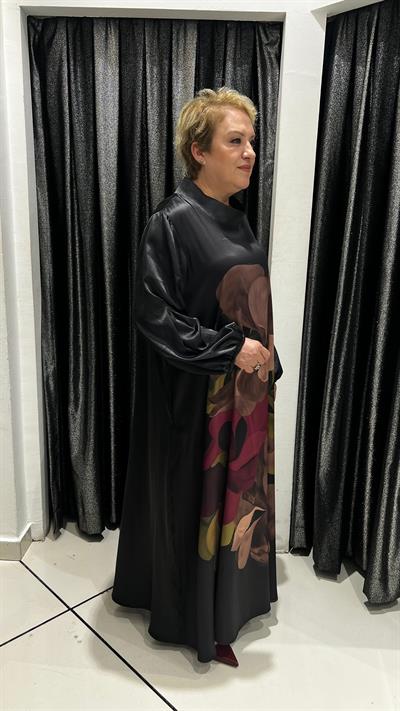 Selma Büyük Beden Çiçek Desenli Siyah Saten Elbise
