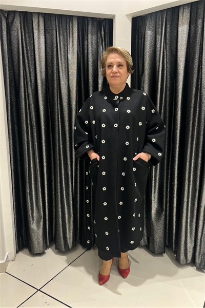 Selma Büyük Beden Çiçek Desenli Siyah Kaban