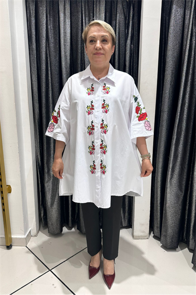 Selma Büyük Beden Çiçek İşlemeli Düğmeli Gömlek