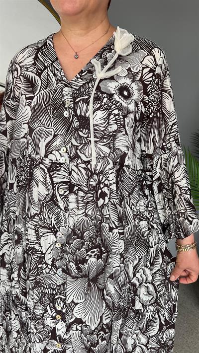 Selma Büyük Beden Çiçek İşlemeli Elbise