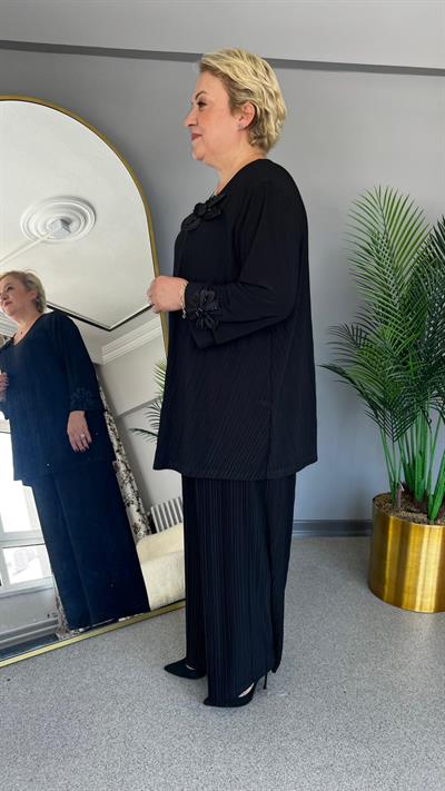 Selma Büyük Beden Çiçek İşlemeli Plise Detaylı Takım