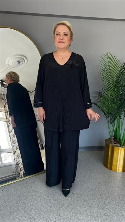 Selma Büyük Beden Çiçek İşlemeli Plise Detaylı Takım