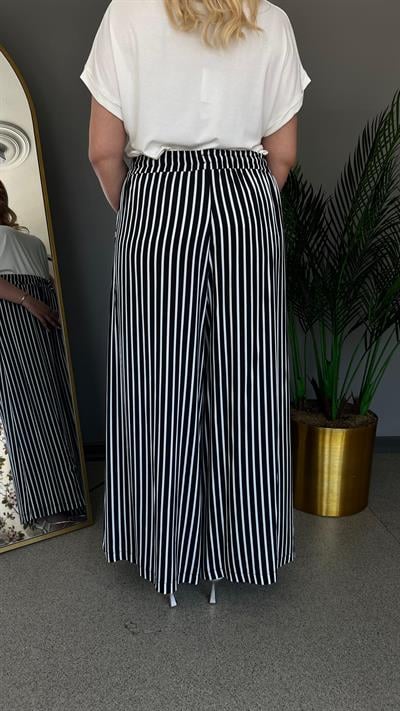 Selma Büyük Beden Çizgili Geniş Paça Yazlık Pantolon