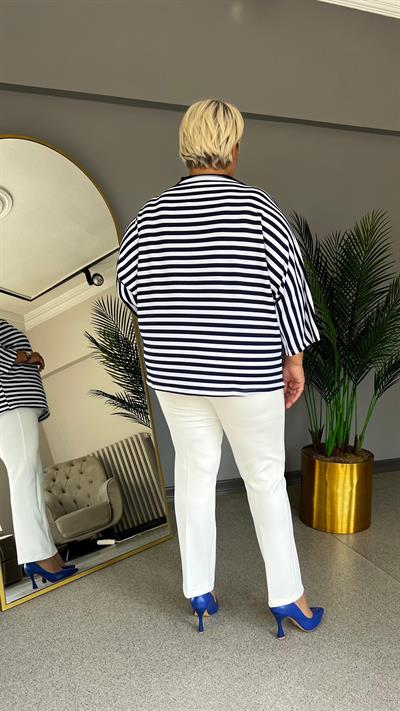 Selma Büyük Beden Çizgili Ponponlu Bluz