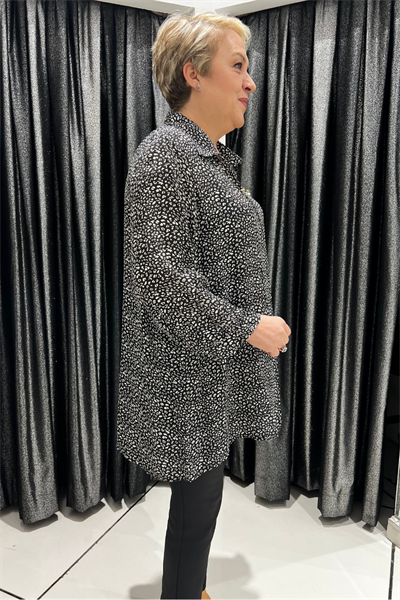 Selma Büyük Beden Desenli Gömlek – Broş Detaylı