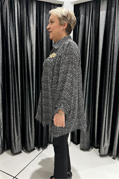 Selma Büyük Beden Desenli Gömlek – Broş Detaylı