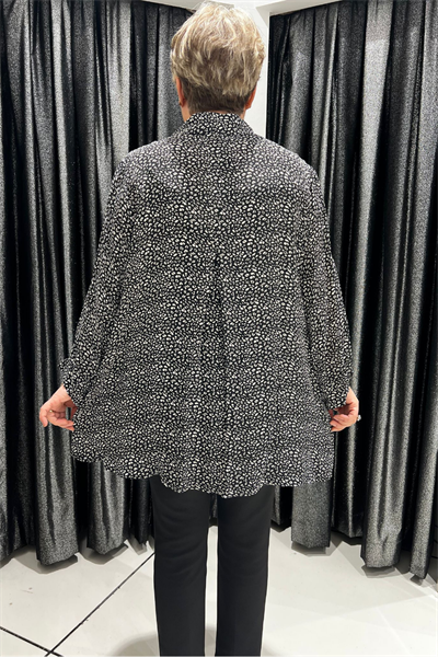 Selma Büyük Beden Desenli Gömlek – Broş Detaylı