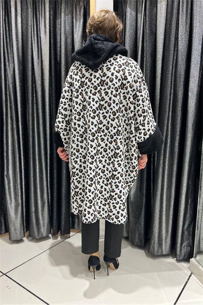 Selma Büyük Beden Desenli Kapüşonlu Panço