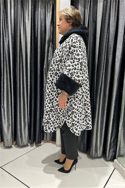 Selma Büyük Beden Desenli Kapüşonlu Panço