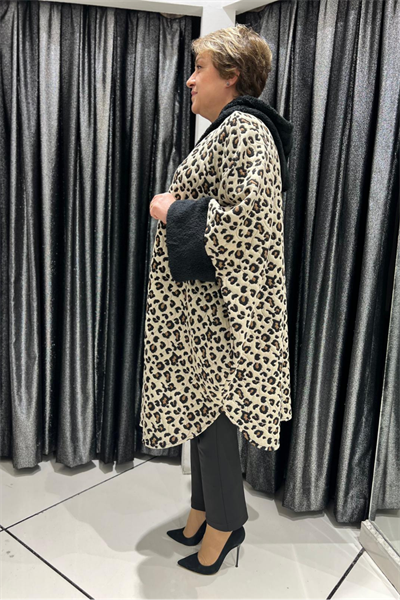 Selma Büyük Beden Desenli Kapüşonlu Panço