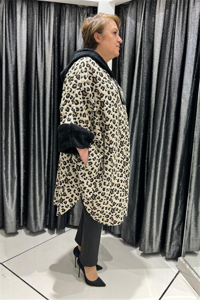 Selma Büyük Beden Desenli Kapüşonlu Panço