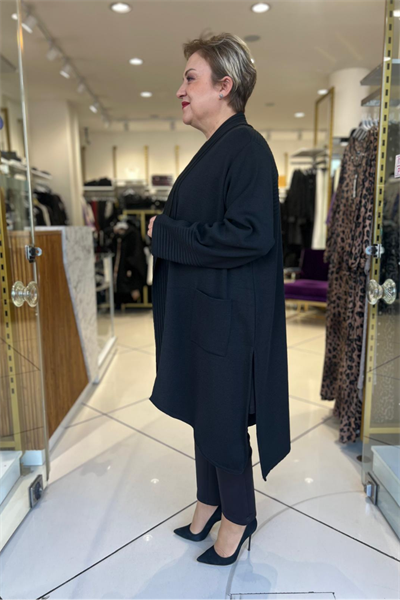 Selma Büyük Beden İşlemeli Sırt Detaylı Triko Hırka