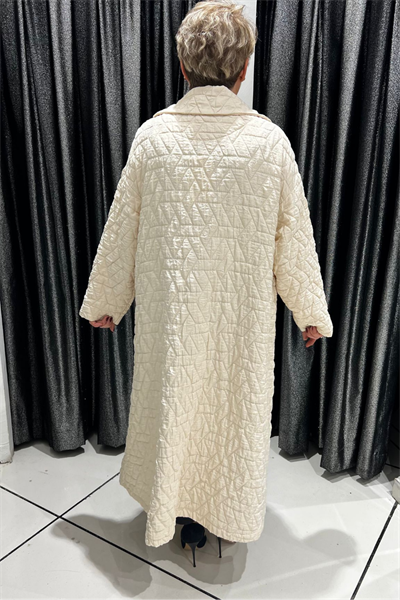 Selma Büyük Beden Kapitone Altın Düğmeli Broş Detaylı Pardesü