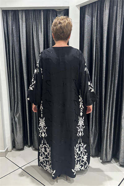 Selma Büyük Beden Kendinden Jakarlı Saten Aksesuarlı Elbise
