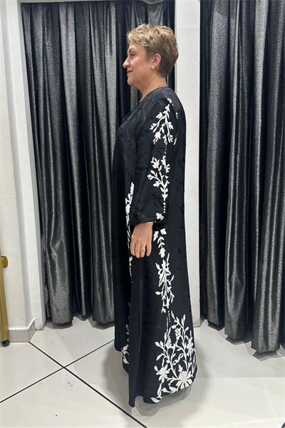 Selma Büyük Beden Kendinden Jakarlı Saten Aksesuarlı Elbise