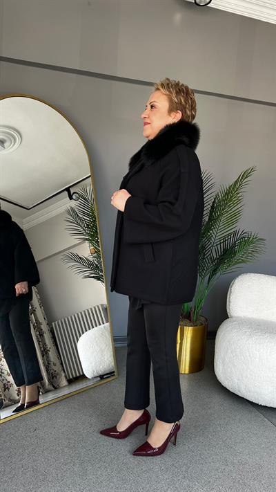 Selma Büyük Beden Kürk Yakalı Kaban