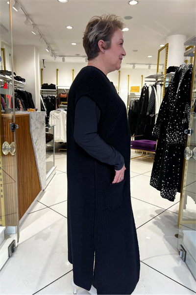 Selma Büyük Beden Metal Aksesuarlı Uzun Triko Yelek