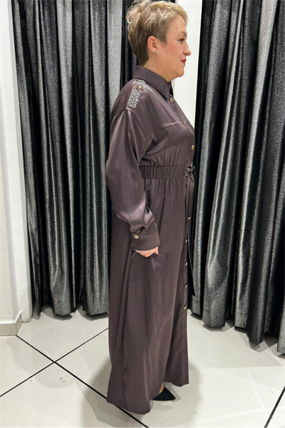 Selma Büyük Beden Omuz Detaylı İpek Saten Kahve Elbise