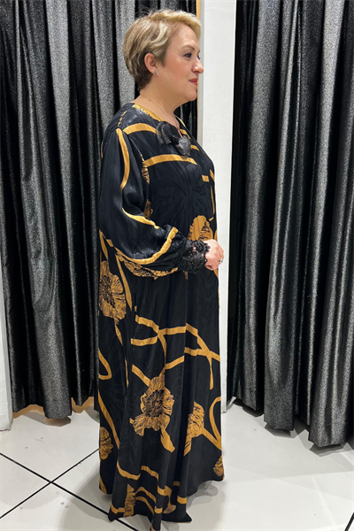 Selma Büyük Beden Pamuk Saten Siyah Altın Desenli Uzun Elbise