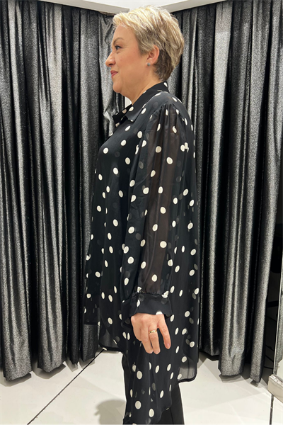 Selma Büyük Beden Puantiyeli Asimetrik Gömlek