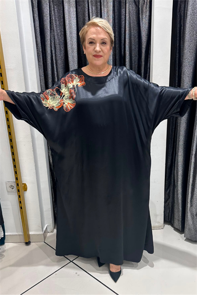 Selma Büyük Beden Saten Yarasa Kol İşlemeli Elbise
