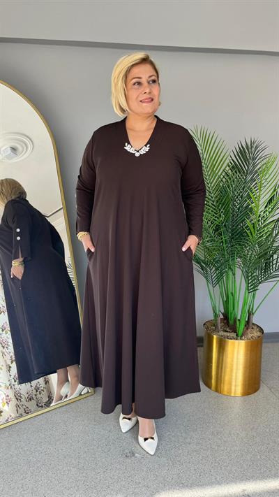 Selma Büyük Beden Şık ve Rahat Broş Detaylı Elbise