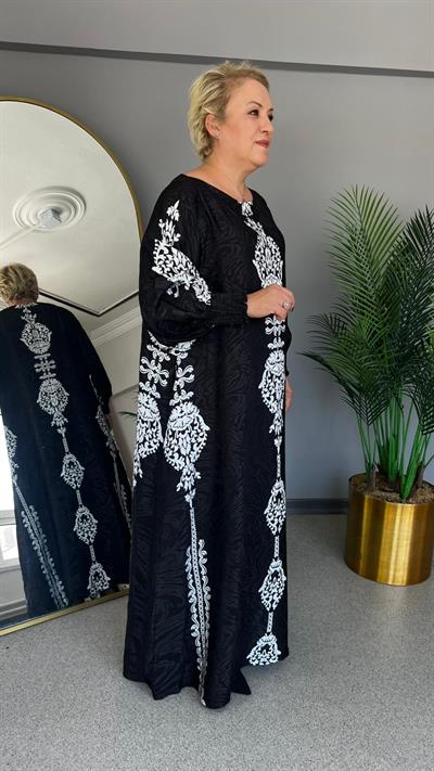 Selma Büyük Beden Siyah Beyaz İşlemeli Elbise