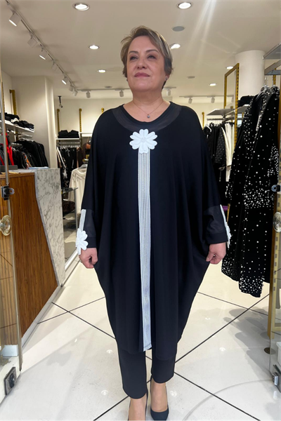 Selma Büyük Beden Siyah Çiçek Aplikeli Elbise