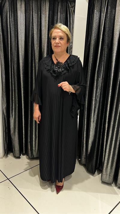 Selma Büyük Beden Siyah Çiçek Detaylı Pliseli Elbise