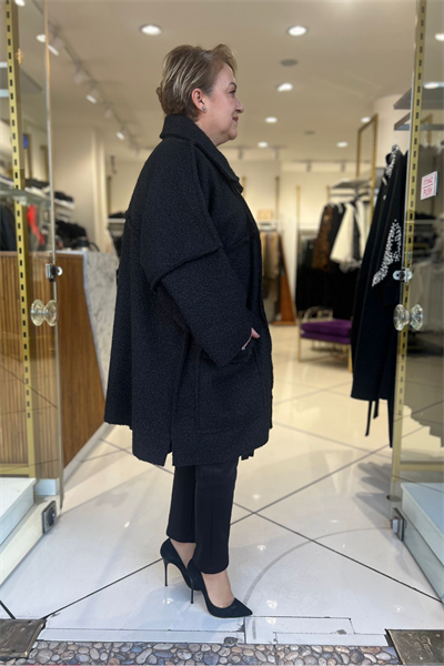 Selma Büyük Beden Siyah Fermuarlı Buklet Kaban