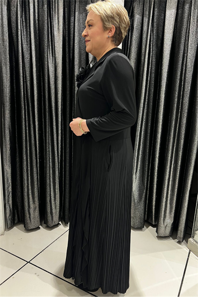 Selma Büyük Beden Siyah Pileli Çiçek Detaylı Elbise