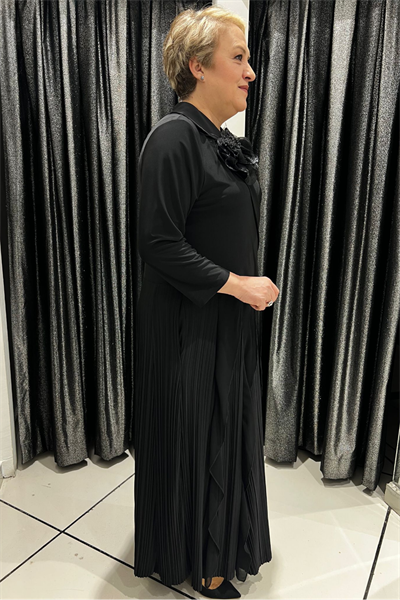 Selma Büyük Beden Siyah Pileli Çiçek Detaylı Elbise