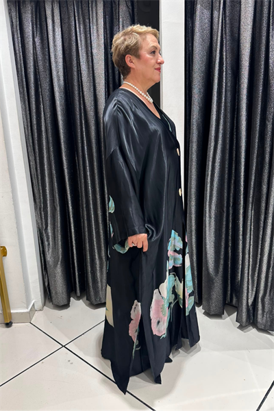 Selma Büyük Beden Siyah Saten Çiçek Desenli Kimono